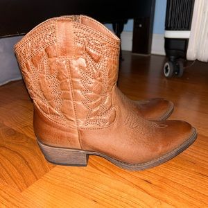 Mini cowgirl boots